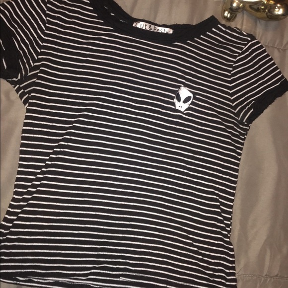 Selling a black and white crop top with an alien - Picture 3 of 3